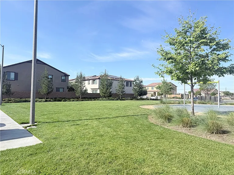 729 Sumac — Photo 21