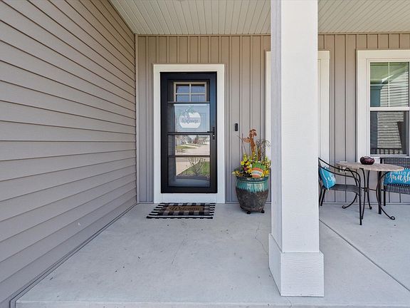 4th image of 9142 Village Station Ct SE