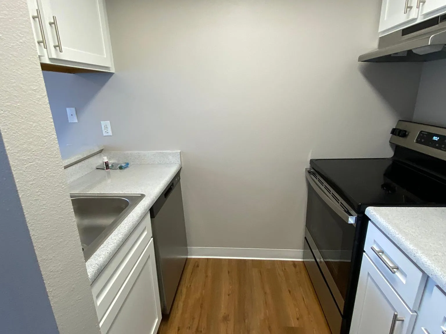 Capitol Steps Apartments & Furnished Suites — Photo 2