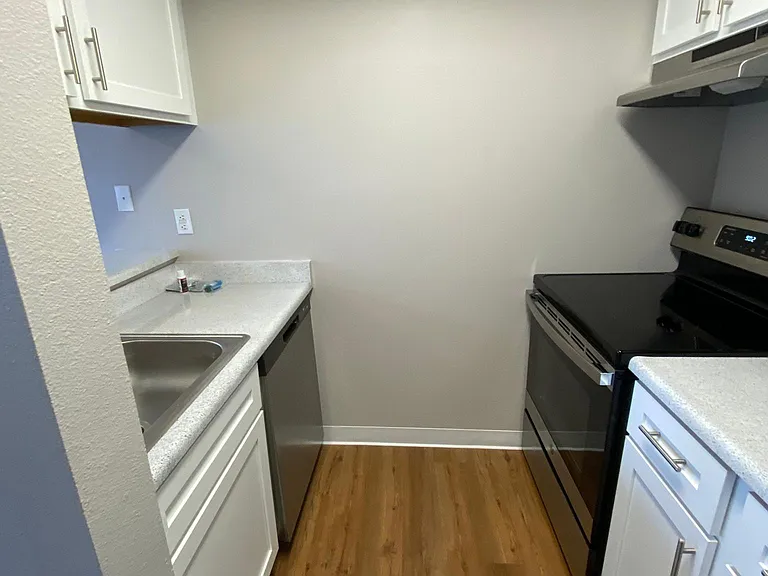 Capitol Steps Apartments & Furnished Suites — Photo 2