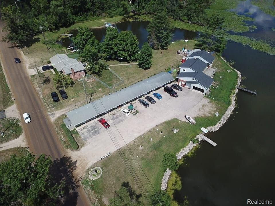9470 Pontiac Lake Rd, White Lake, MI 48386 MLS 20221025655 Zillow