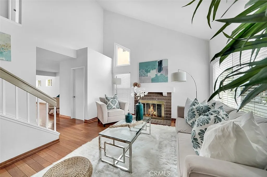 3 bed, 2.5 bath, 1848 sqft, $4,300 — Photo 3