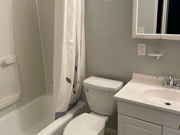 5th image of 3175 Saint Catherine St