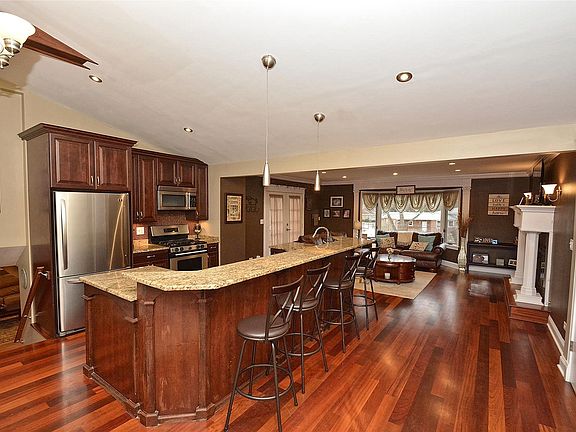 4th image of 215 E Woodworth Pl