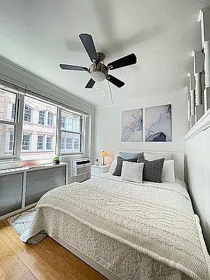 4th image of 3 Sheridan Sq APT 4G