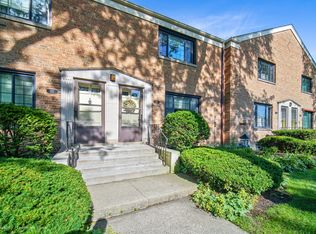 125 Fellows Ct, Elmhurst, IL 60126