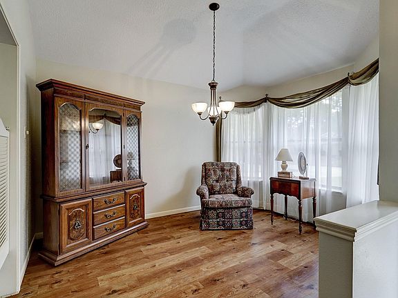 2nd image of 2923 Parkwood Manor Dr