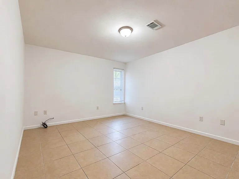 404 Marshall Ct NW #2 — Photo 9