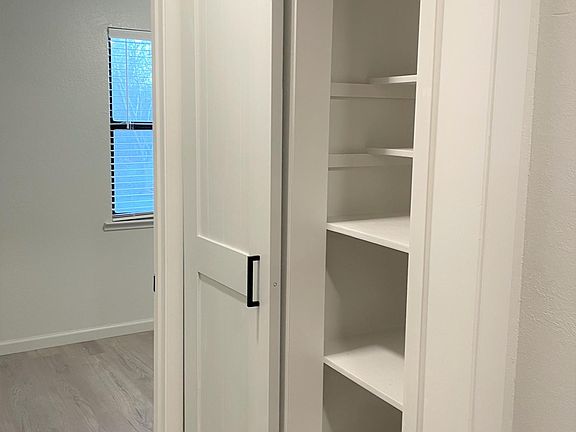 5th image of 210 McDowell St