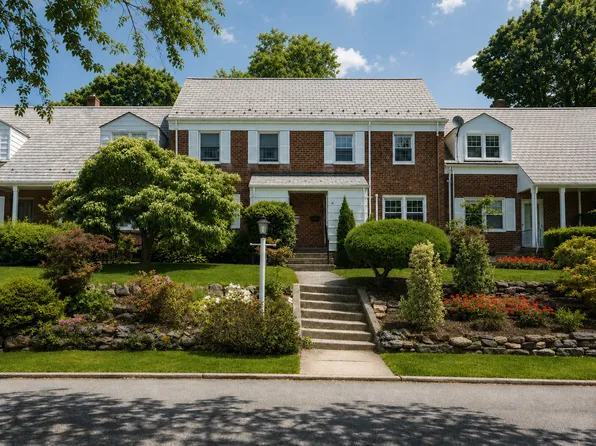 8 Elkan Rd, Larchmont, NY 10538