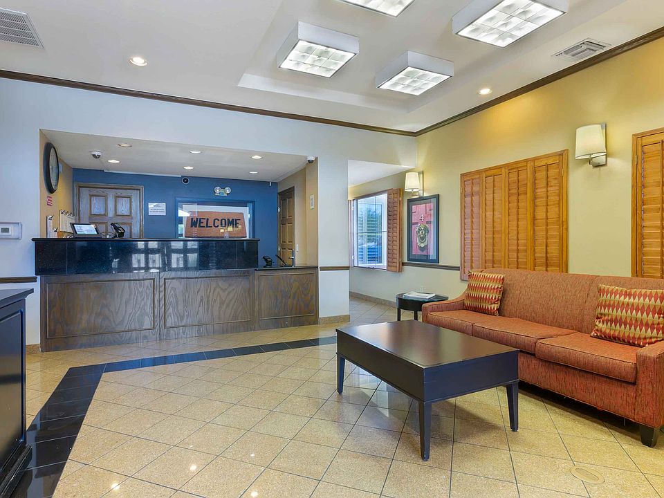 Lobby and Guest Check-in