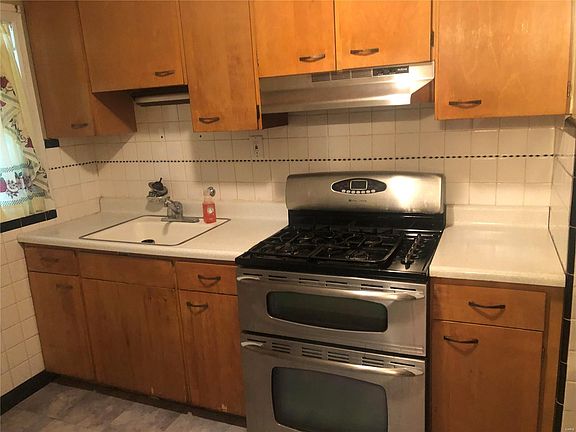 5th image of 884 Melvin Ave