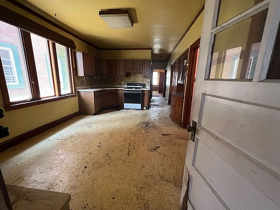 3rd image of 5329 S Richmond St