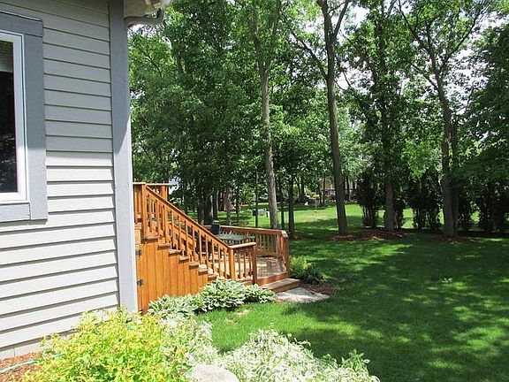 2nd image of N74W22587 Twin Oaks Ct