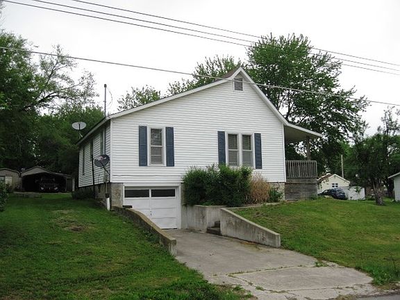 2nd image of 215 Jackson St