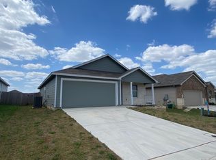 917 Riviera Ct, Seguin, TX 78155