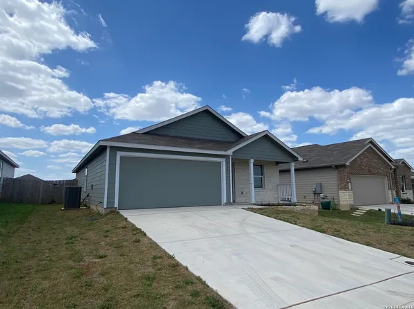 917 Riviera, Seguin, TX 78155