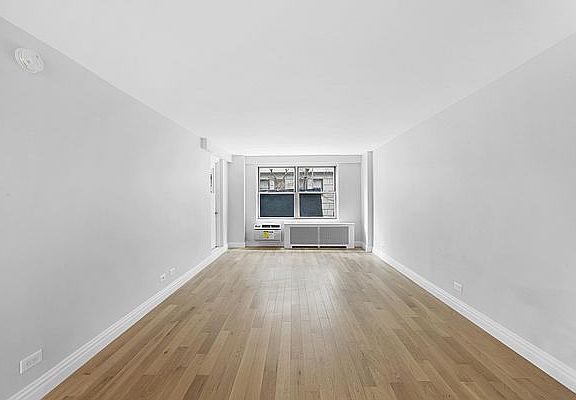 4th image of 210 W 89th St APT 2E