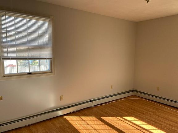 4th image of 75 Putnam Pike APT 2