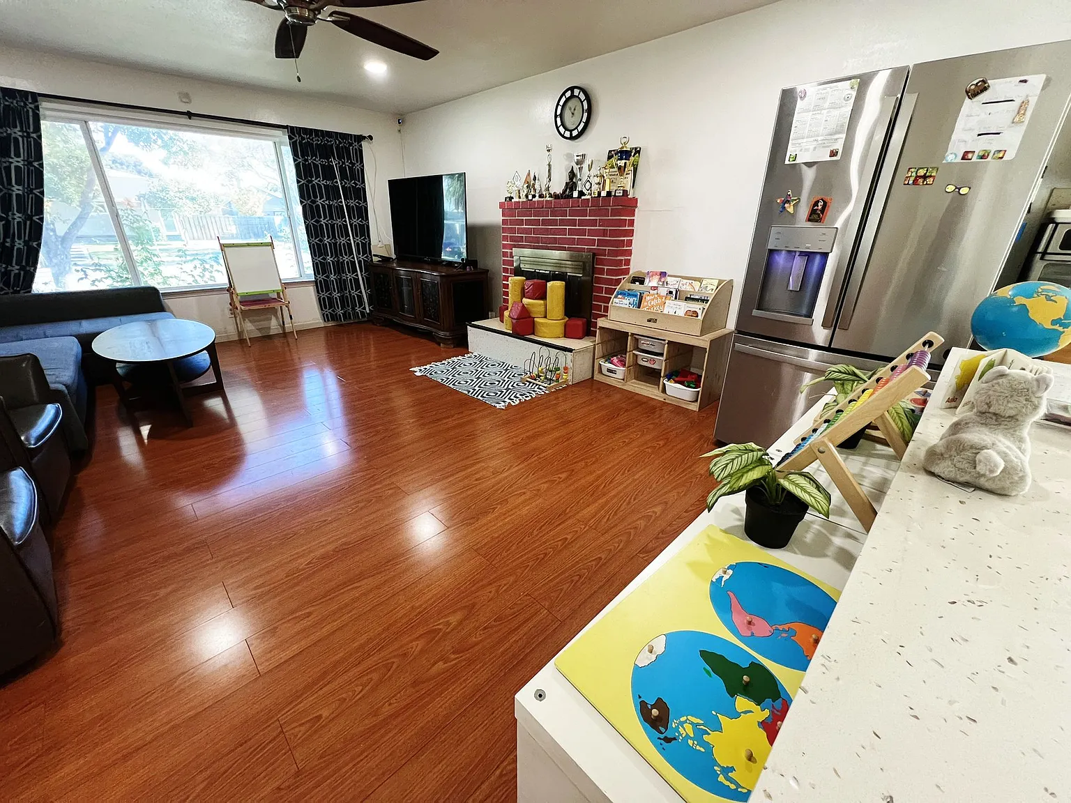 3 bed, 1321 sqft, $3,995 — Photo 4