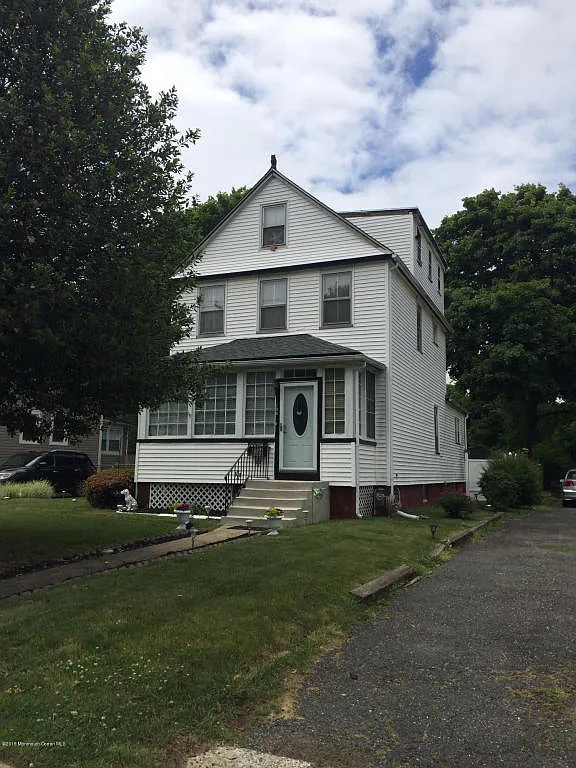 194 Liberty St photo 1
