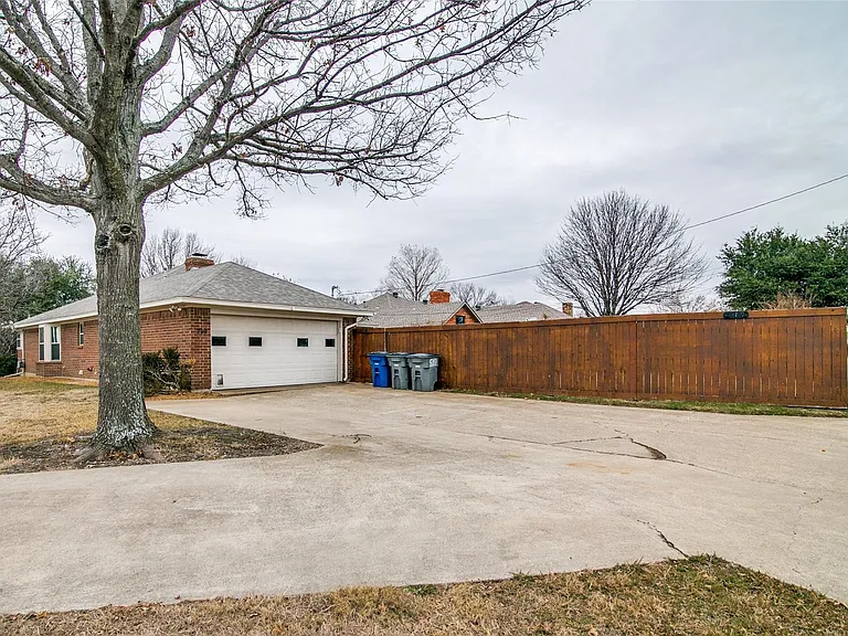 719 Stoneybrook Dr — Photo 16