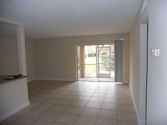 4th image of 492 Banyon Tree Cir APT 104