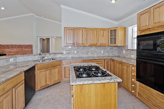 4th image of 1075 Oak Hollow Ln
