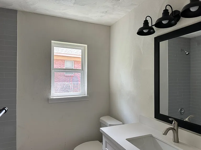 10823 Lake Gardens Dr — Photo 3