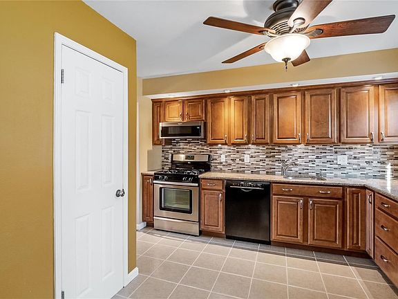 4th image of 4127 Bain Ct
