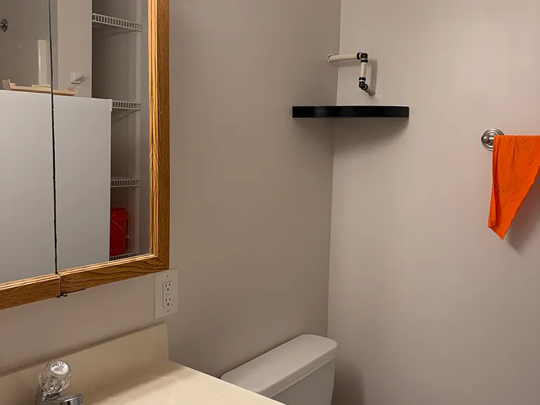 27 Astor Ct — Photo 3