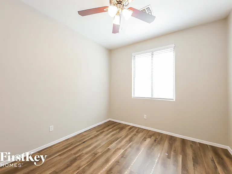7157 W Kings Ave — Photo 12