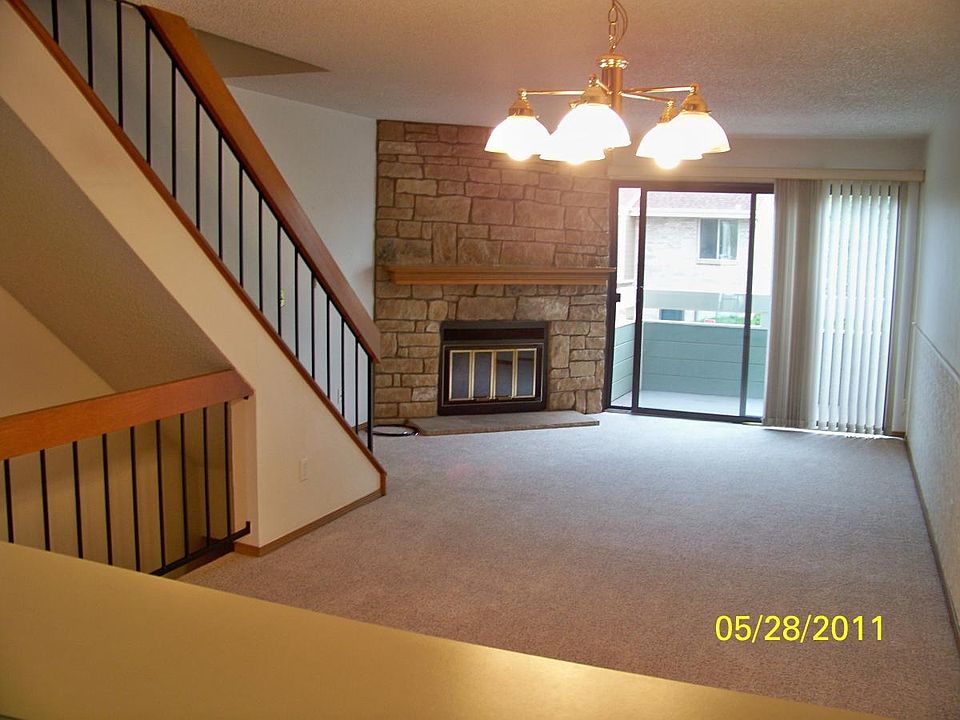 Kitchen looking to dining/living room patio