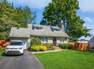 6 Elmont Ln, East Northport, NY 11731