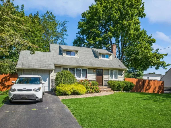 6 Elmont Lane, East Northport, NY 11731