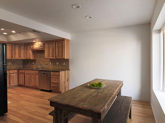 2nd image of 1695 Eucalyptus Dr
