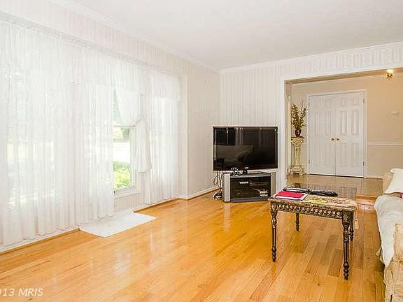 4th image of 9426 Wooded Glen Ave