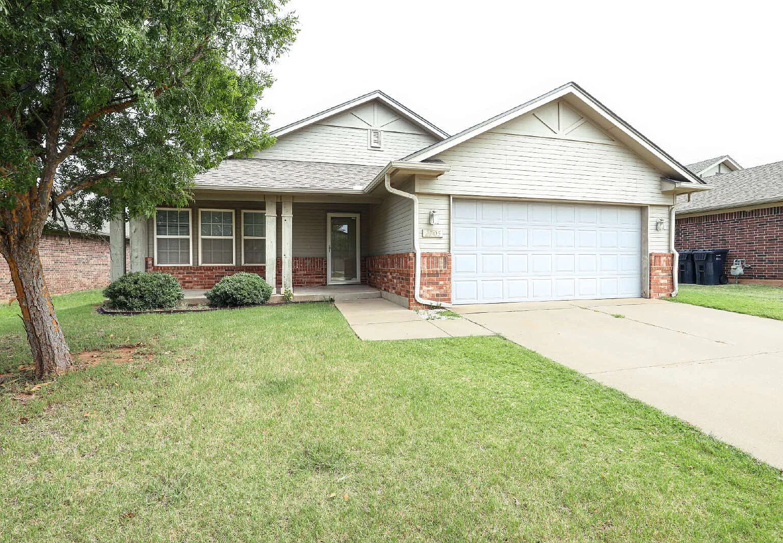3 bed, 2.0 bath, 1411 sqft, $1,675 — Photo 2