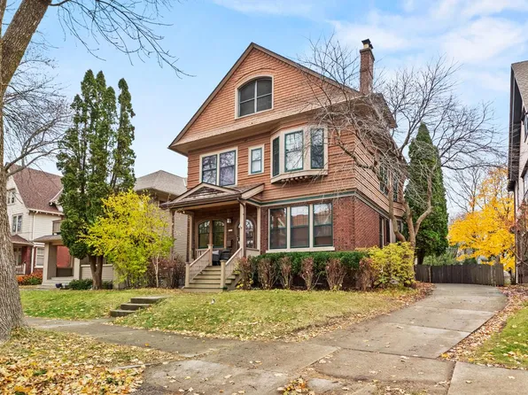 2918 North Hackett AVENUE, Milwaukee, WI 53211