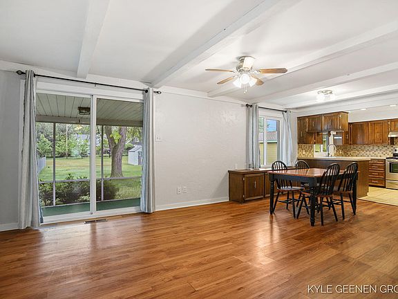 3rd image of 100 E 35th St