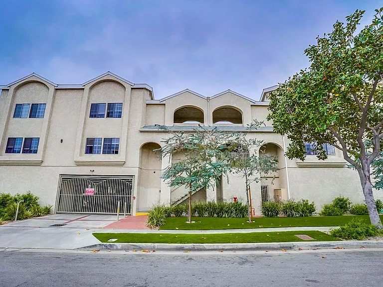 Secure and Convenient Multi-Unit Asset in Central Inglewood — Photo 19