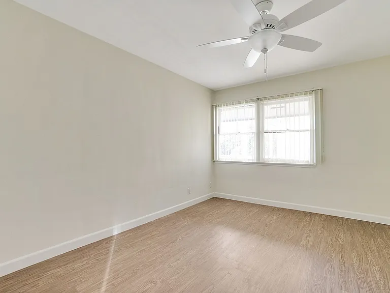 5300 Vantage Ave — Photo 12