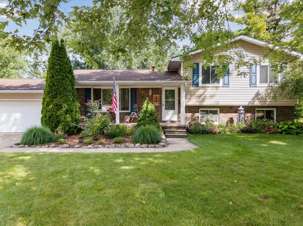 12356 Dollar Lake Ct, Fenton, MI 48430