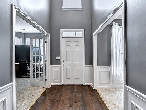 4th image of 640 Stonecreek Way NE
