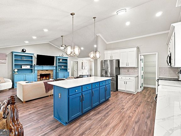 5th image of 156 Brookland Ct
