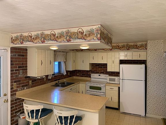 5th image of 709 E McGuire St