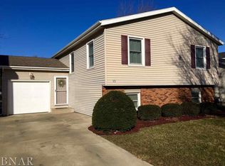 13 Moonstone Ct, Bloomington, IL 61704