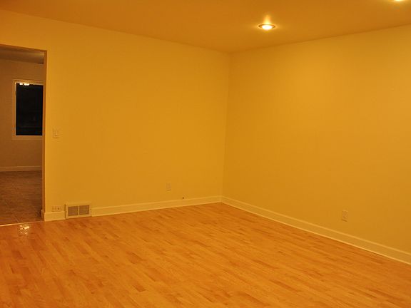 3rd image of 179 S Lakewood Gardens Ln