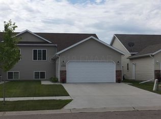 1581 34th Ave S, Moorhead, MN 56560