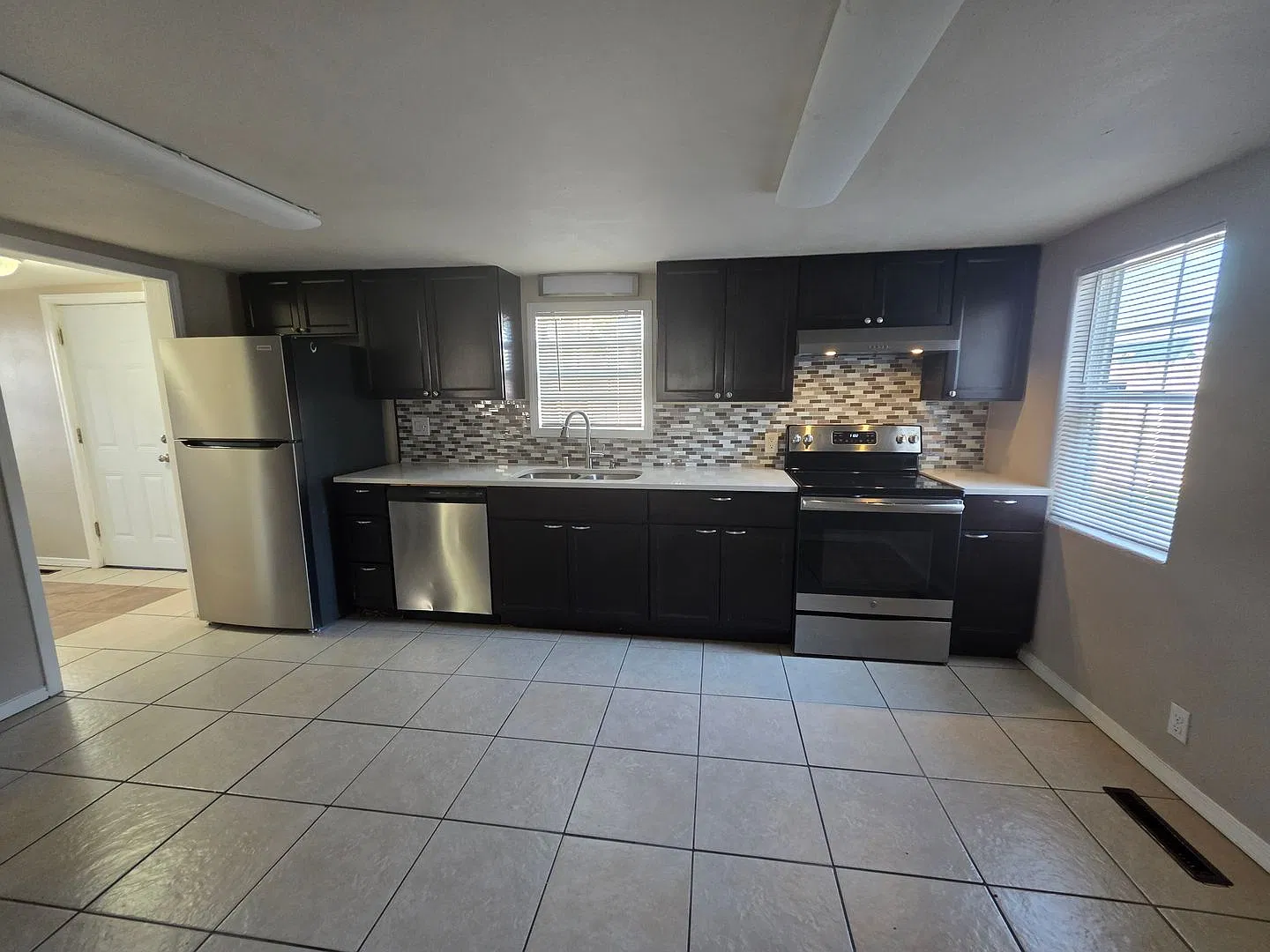 Large 3 bedroom 1 bath North side charmer — Photo 2